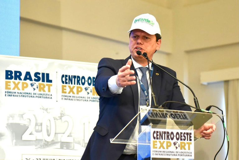 “Cabe à nossa geração a responsabilidade de transformar o nosso país”, diz Tarcísio Gomes de Freitas